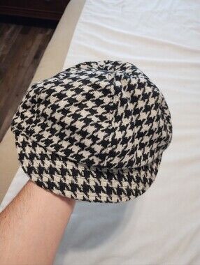 5/$25 Gap Women's Houndstooth Newsboy Cap - Black & White